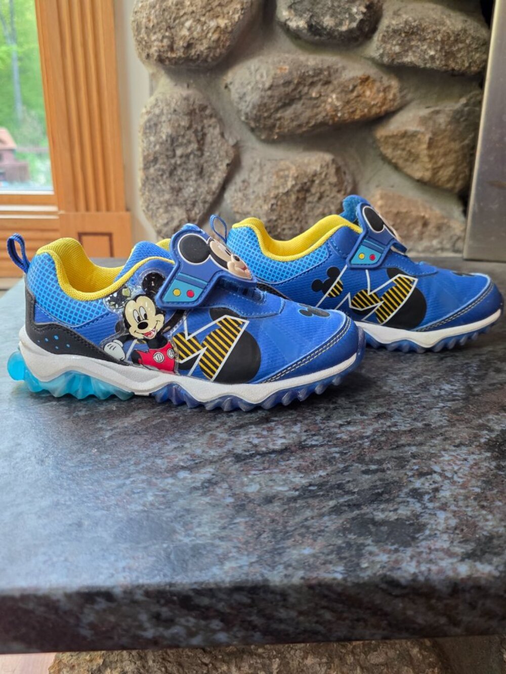 NWOT Disney Junior Mickey Velcro Sneakers Size 12